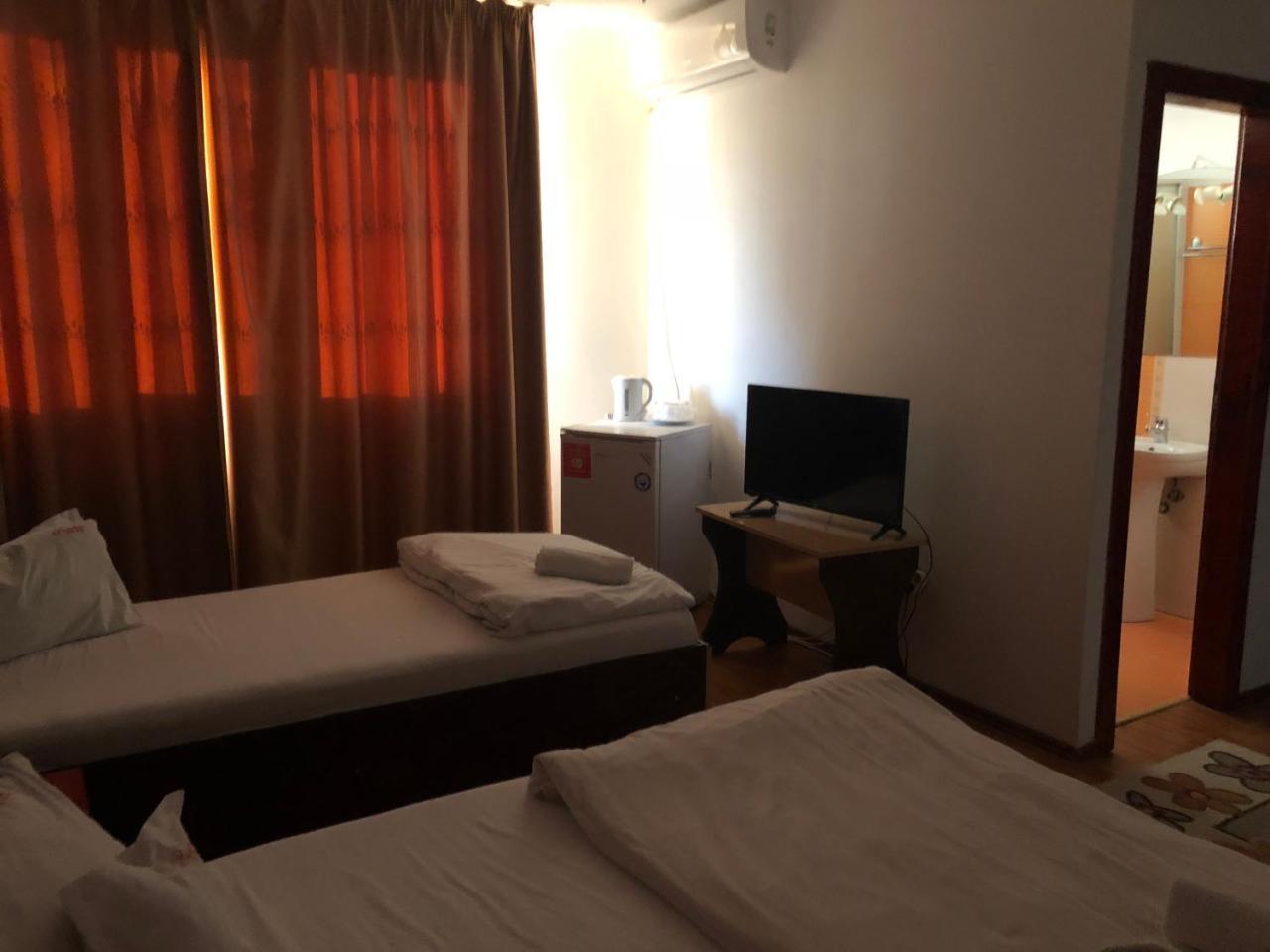 Pension Rozeclas Oradea Exteriér fotografie