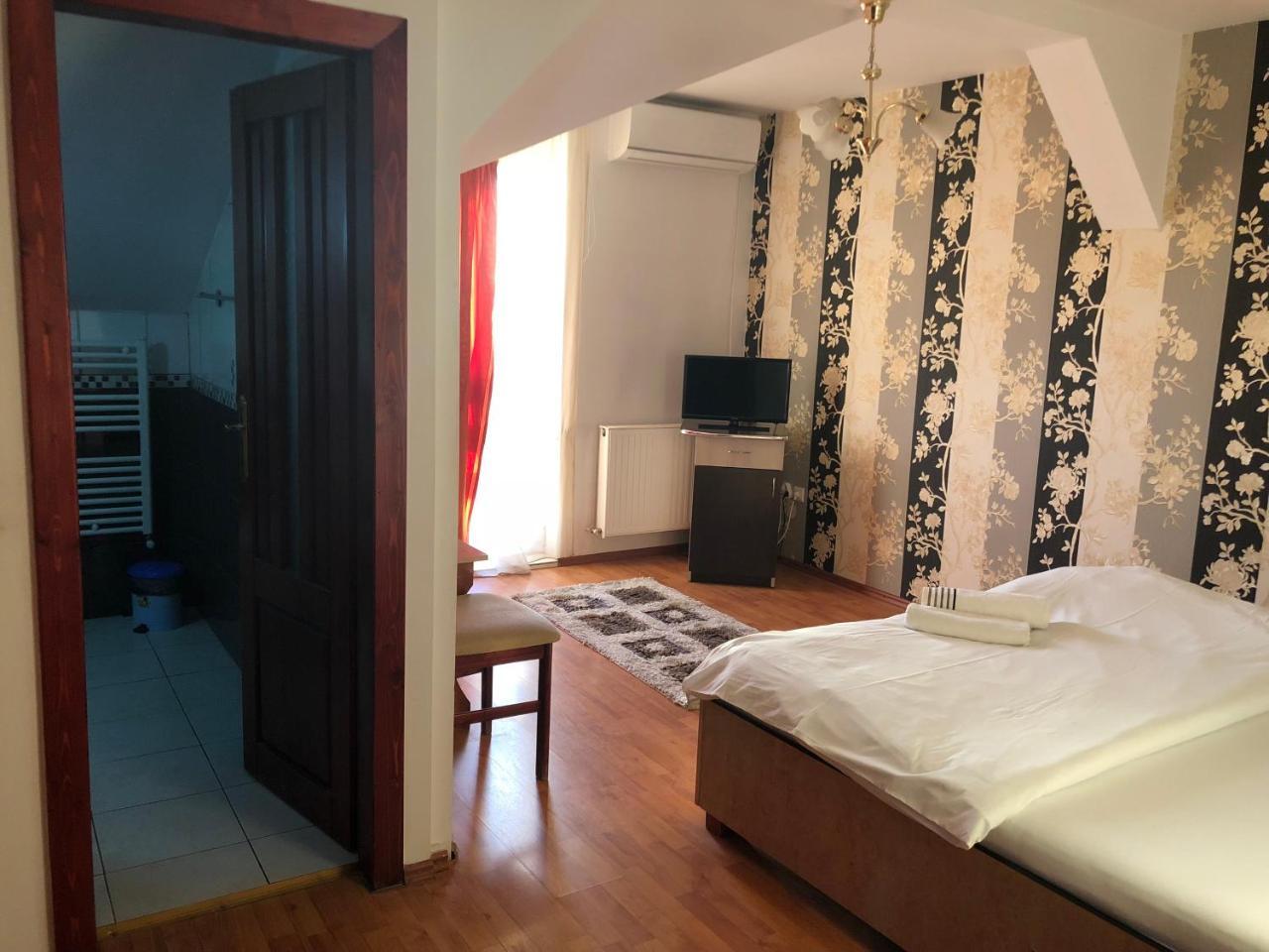 Pension Rozeclas Oradea Exteriér fotografie