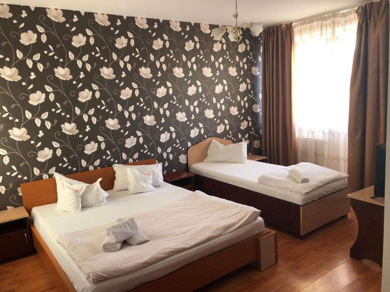 Pension Rozeclas Oradea Exteriér fotografie
